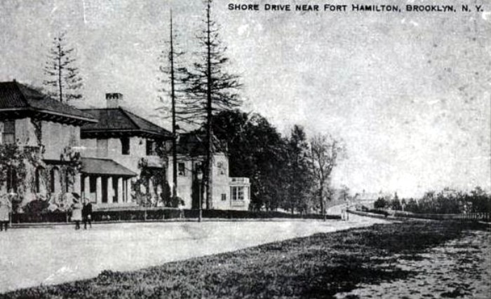 House as seen in 1912 postcard. Ebay.