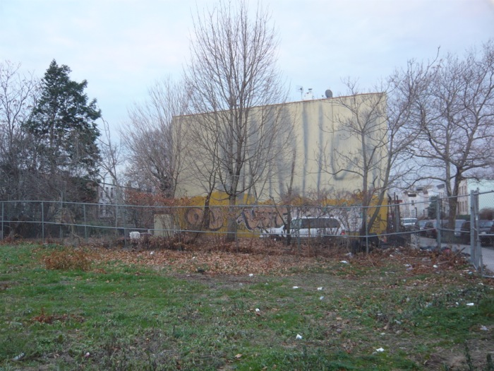 broadway-decatur-empty-lot-120213