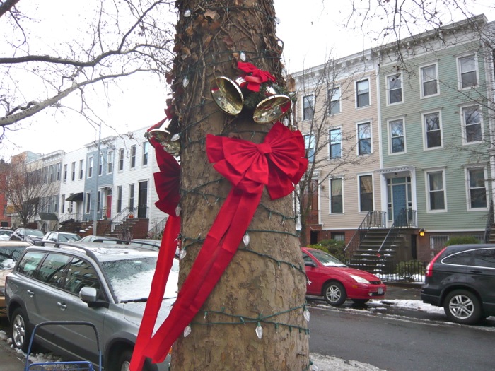 wrapped-tree-11th-street-121913