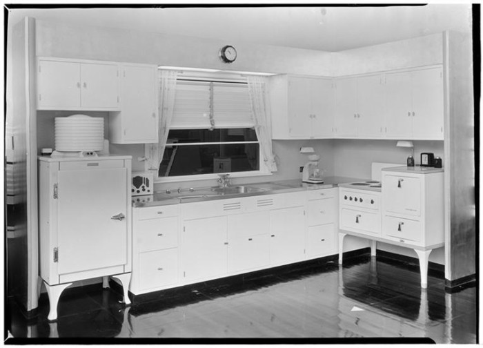 Showroom model kitchen on 4th and Pacific, 1934. Photo: Museum of the City of New York.