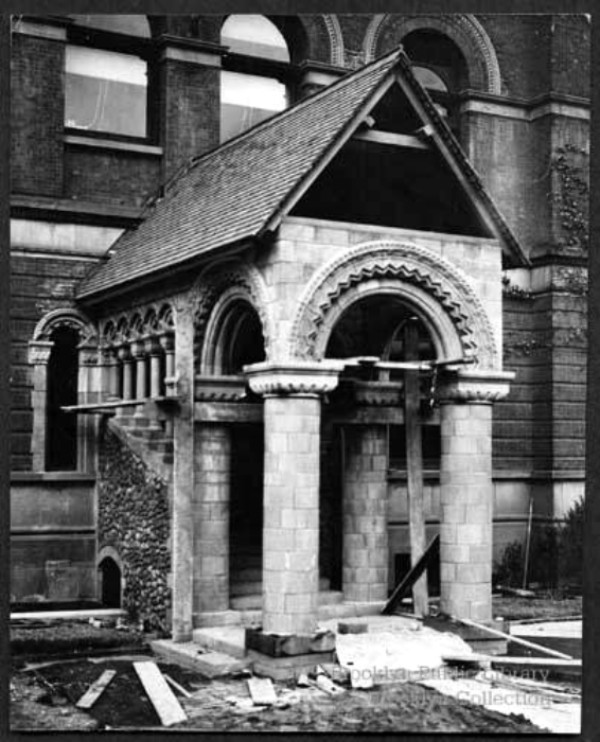 Porch under construction in 1912. Photo: Brooklyn Public Library