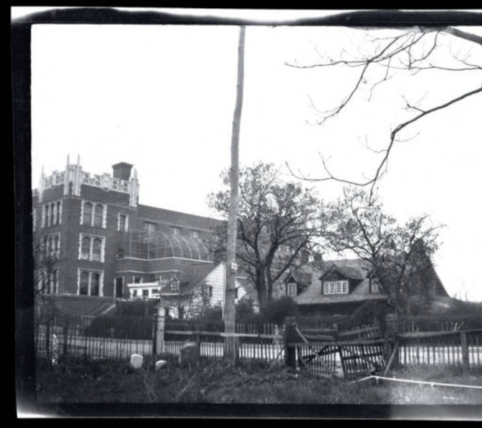 1905 photo with Van Sicklen cemetery in foreground: New York Historical Society.