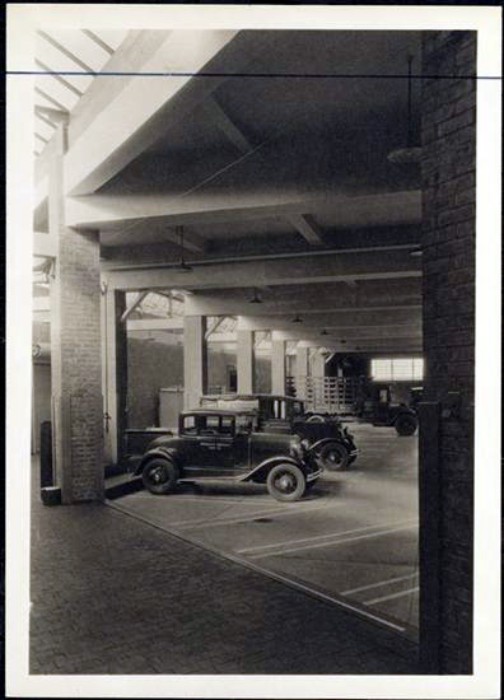 Garage, 1933. Photo: Museum of the City of New York