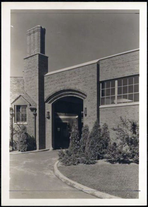 Garage entrance, 1933. Photo: Museum of the City of New York