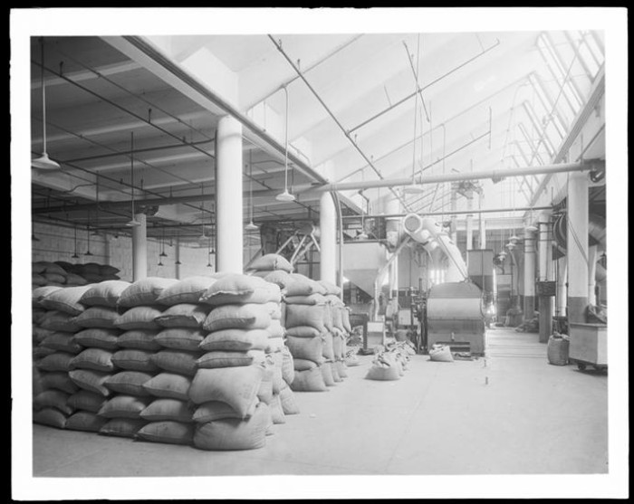 Coffee roasting room. 1916 Photograph: Museum of the City of New York