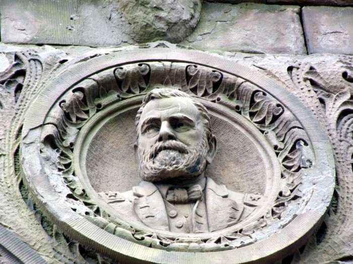Grant bust on the facade of the Union League Club, just opposite the statue. Photo: S.Spellen