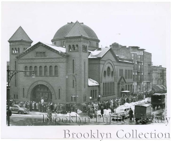 This was an incredibly beautiful building. What a waste. 1948 Photo: Brooklyn Public Library