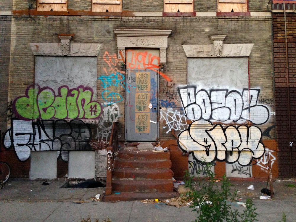abandoned building graffiti crown heights 112014