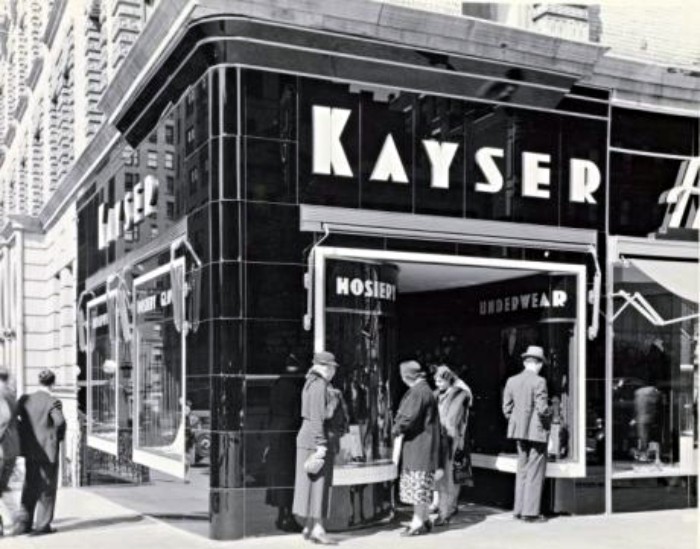 1930s, 5th avenue store. Photo: Dollhousebetty.com
