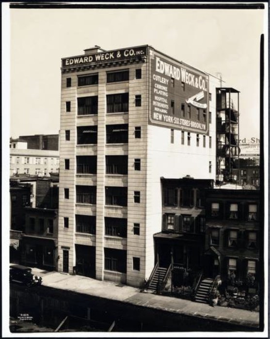 1931 Photo: Museum of the City of New York. Weck factory.