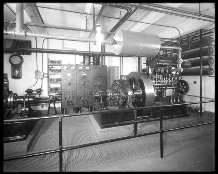 Industrial Showroom, showing dynamo. 1912. Photo: Museum of the City of New York
