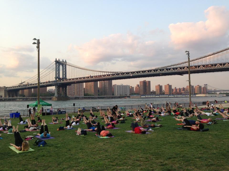 brooklyn-bridge-park-dumbo-yoga