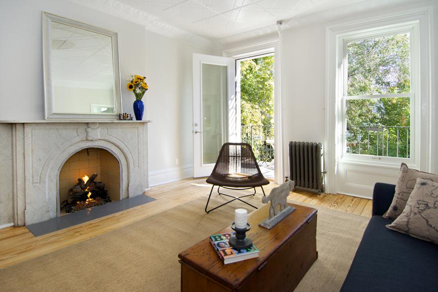 brooklyn-condo-for-sale-cobble-hill-33-thompkins-place-living-room