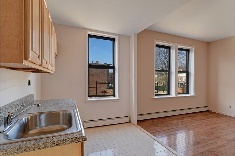 Bed Stuy Brooklyn Apartment for Rent -- 810 Jefferson Avenue
