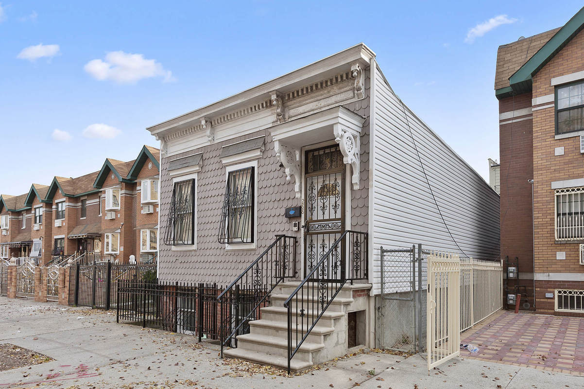 Bed Stuy Brooklyn House for Sale -- 288 Chauncey St