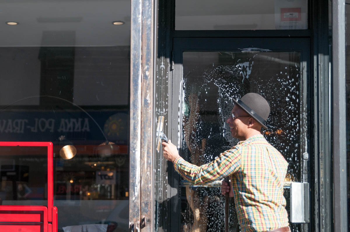 A window washer in Greenpoint. Photo by Mary Hautman