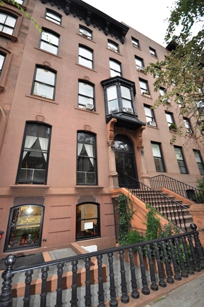 Brooklyn Heights Apartment for Rent -- 15 Pierrepont Street