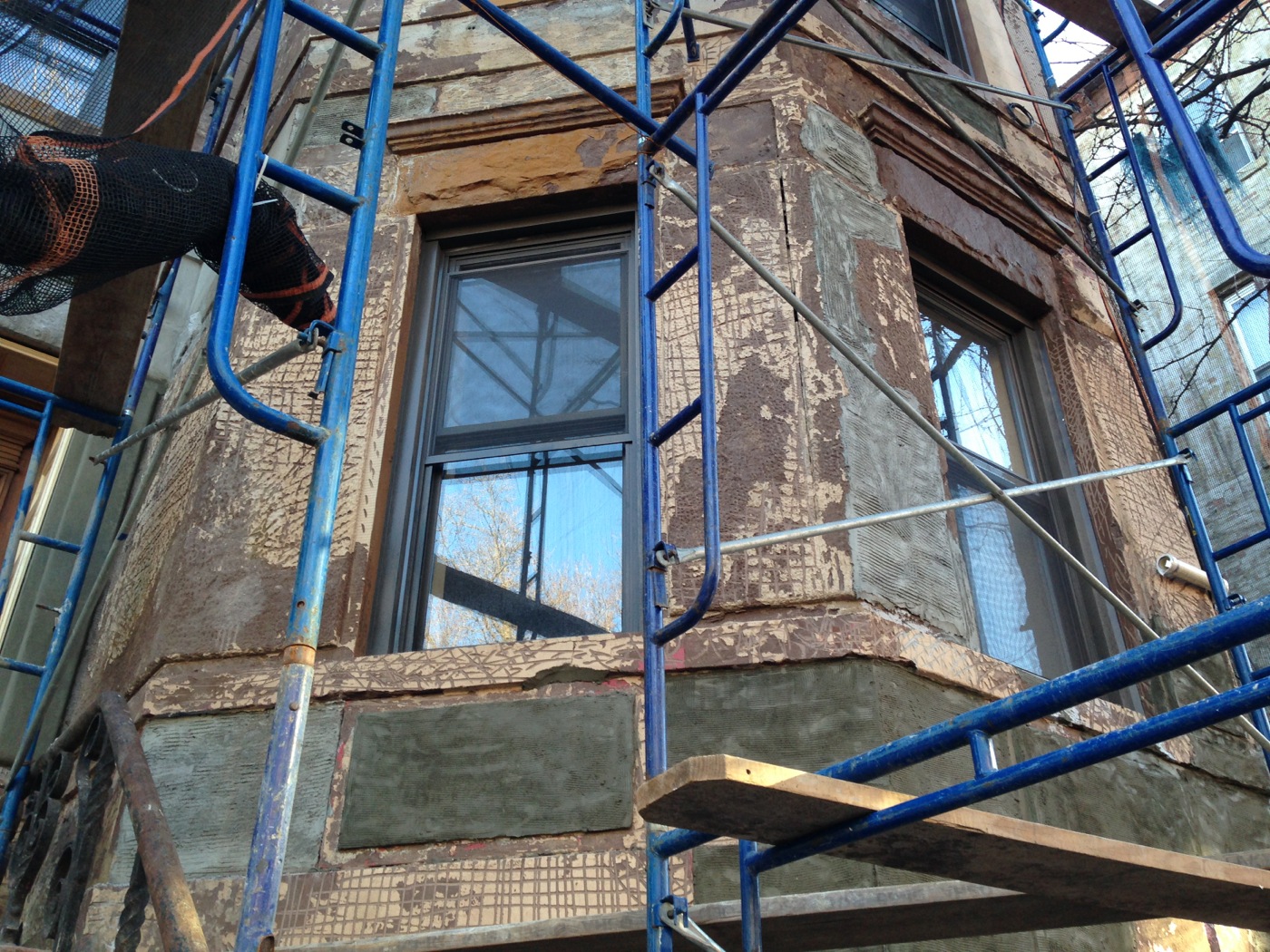 home-inspection-tips-crumbling-brownstone