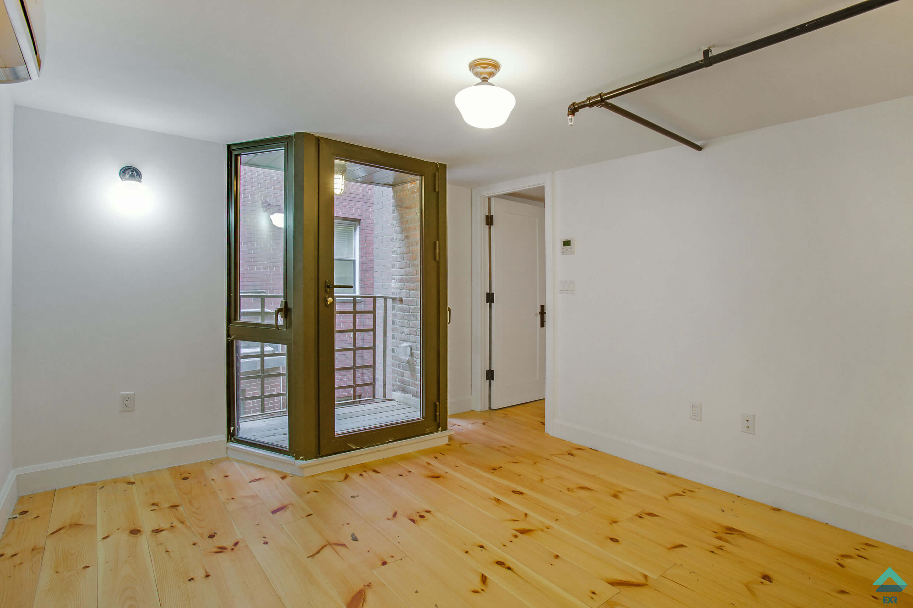 Brooklyn Apartments for Rent in Wiiliamsburg at 163 N. 6th Street 