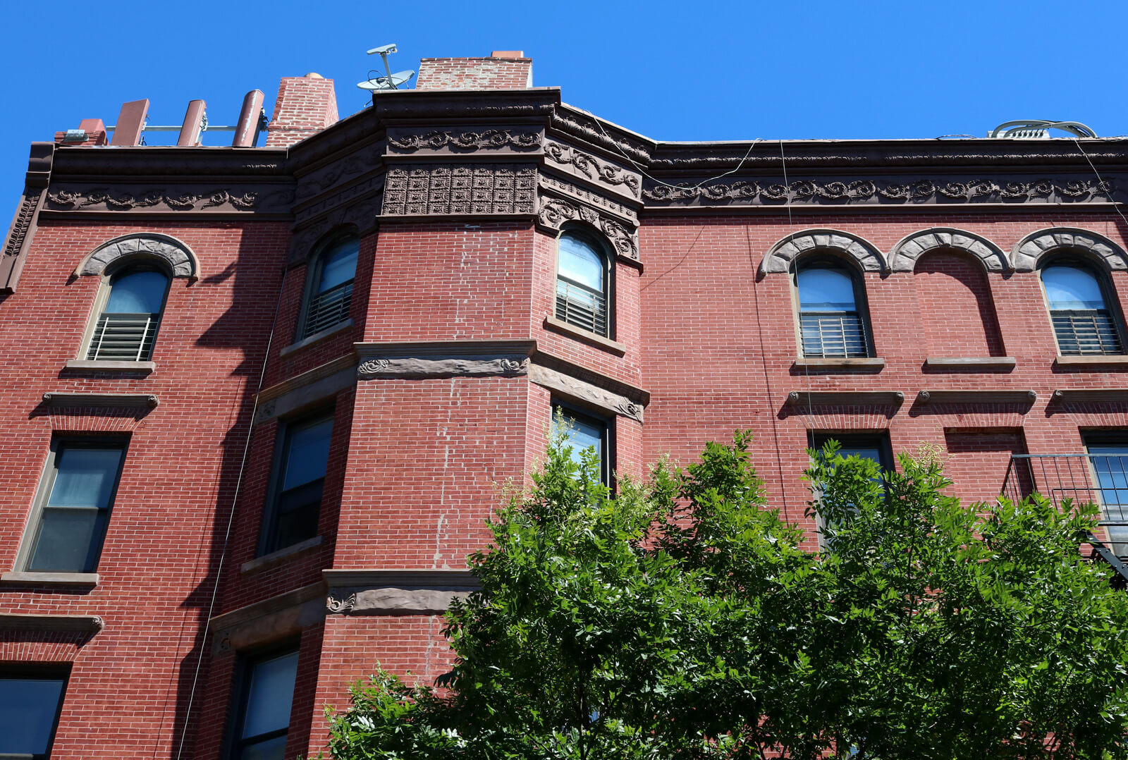 carroll-gardens-queen-anne-romanesque-revival-534-henry-street