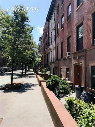 Brooklyn Apartments for Rent in Brooklyn Heights at 274 Henry Street