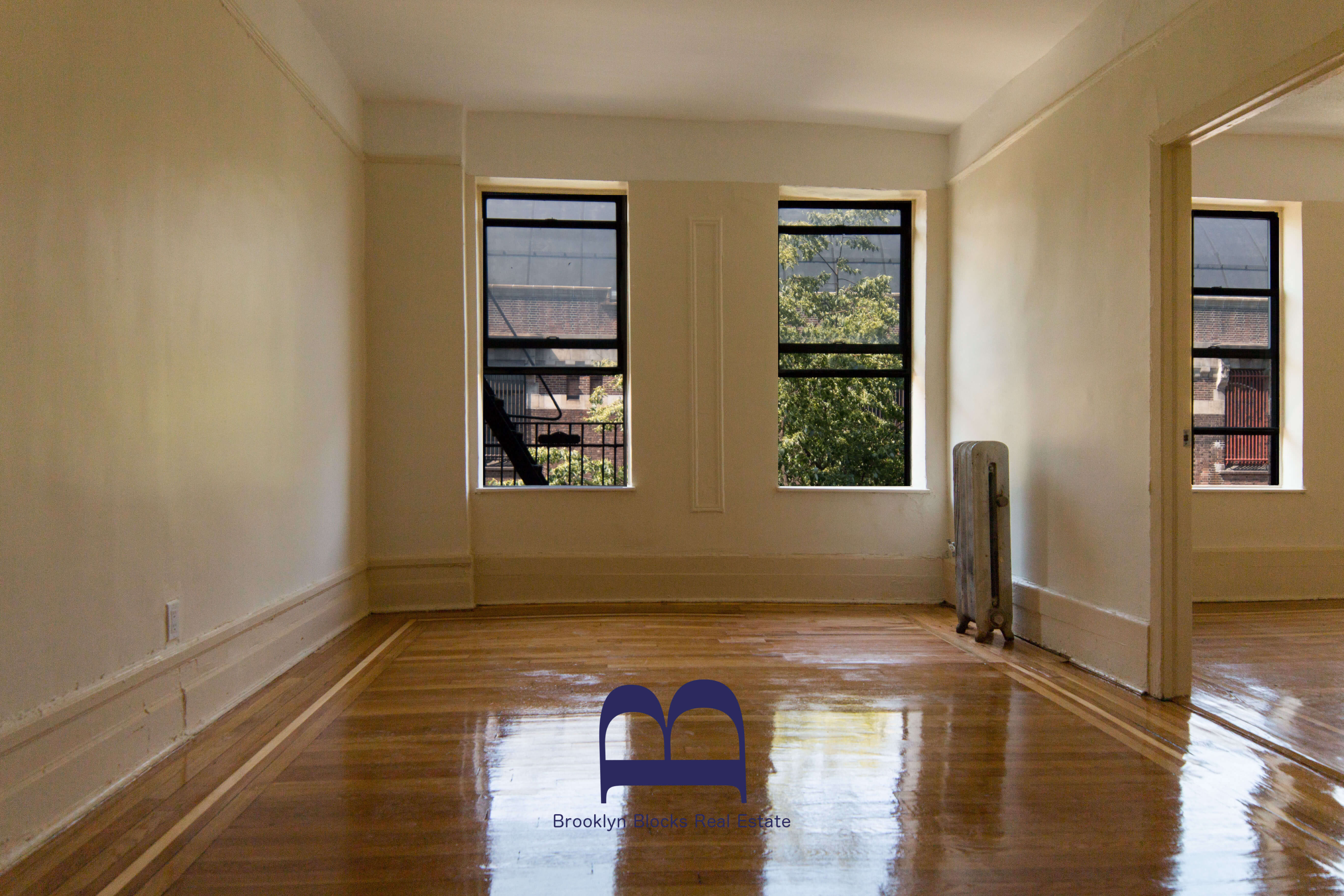 brooklyn-apartments-for-rent-crown-heights-1082-president-street-living-room