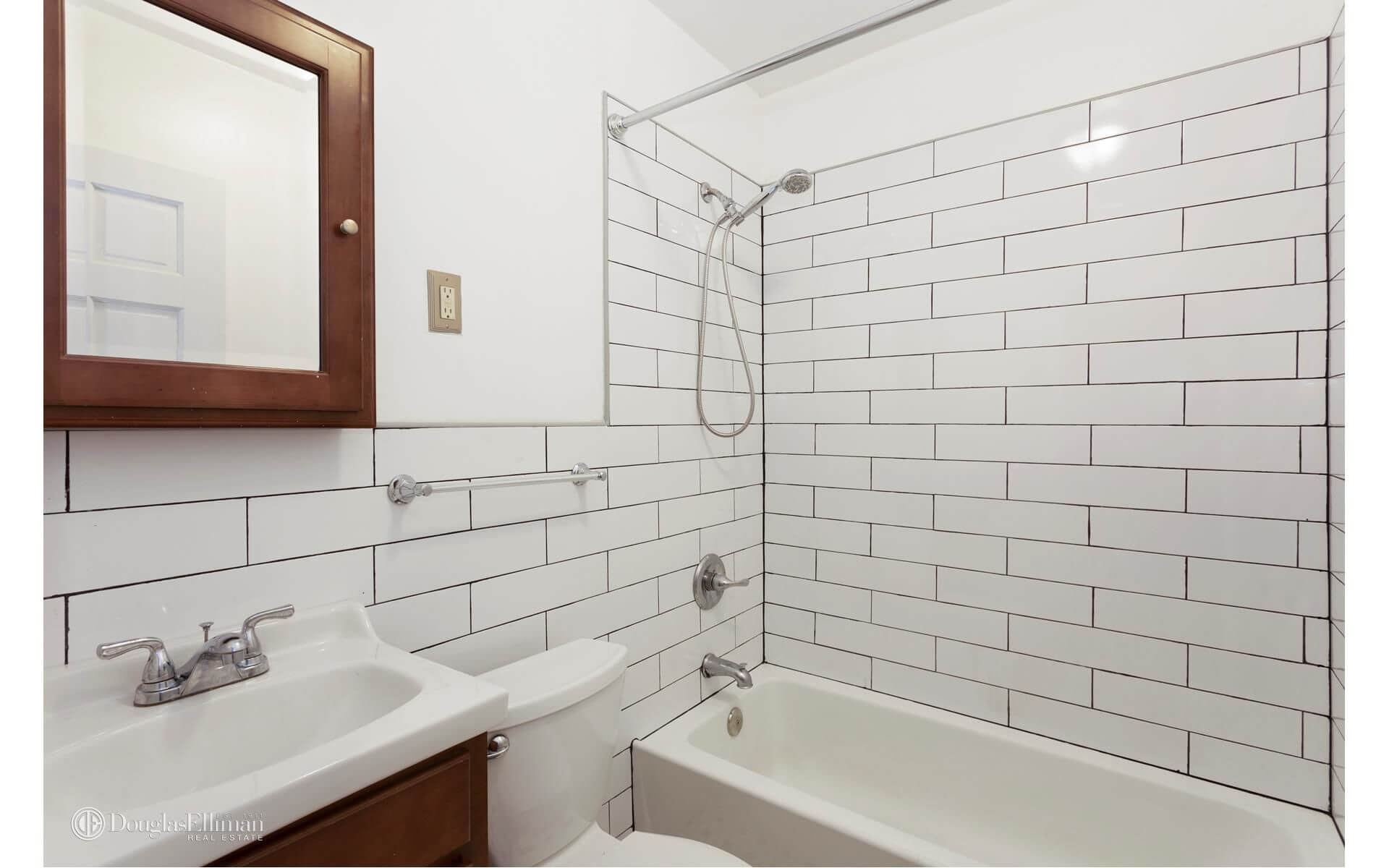 brooklyn-homes-for-sale-bedford-stuyvesant-160-madconough-street-bath