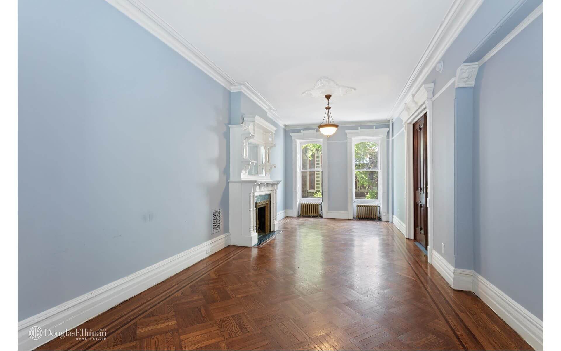 brooklyn-homes-for-sale-bedford-stuyvesant-160-madconough-street-parlor