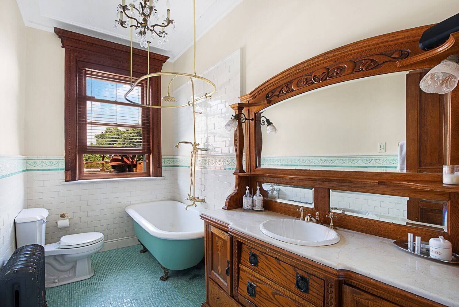 brooklyn-homes-for-sale-park-slope-212-8th-avenue-tub