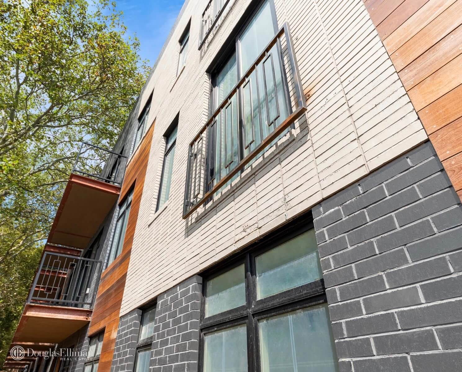 Townhouse-for-sale-in-Brooklyn-2-McGuinness-Blvd-09