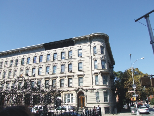 flats building in bed stuy