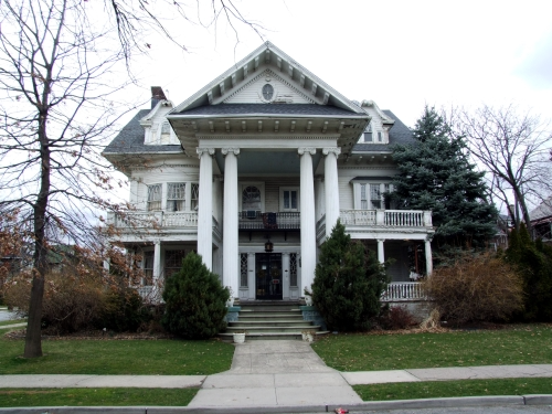 standalone mansion