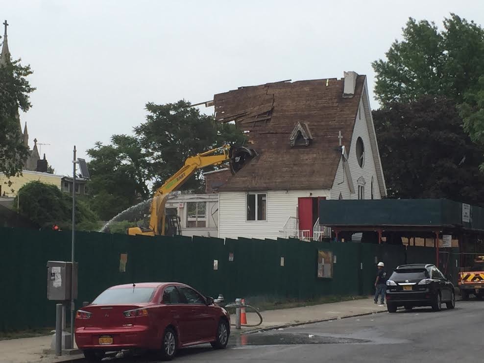 carpenter-gothic-church-809-jefferson-avenue-1-052915