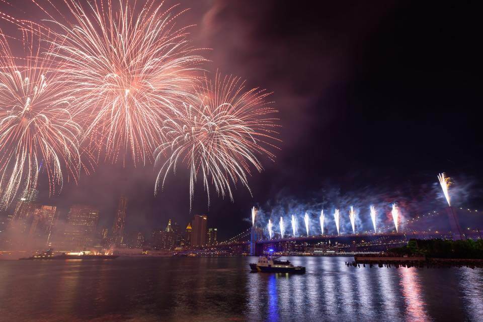 4th of July Fireworks NYC Brooklyn Bridge Park