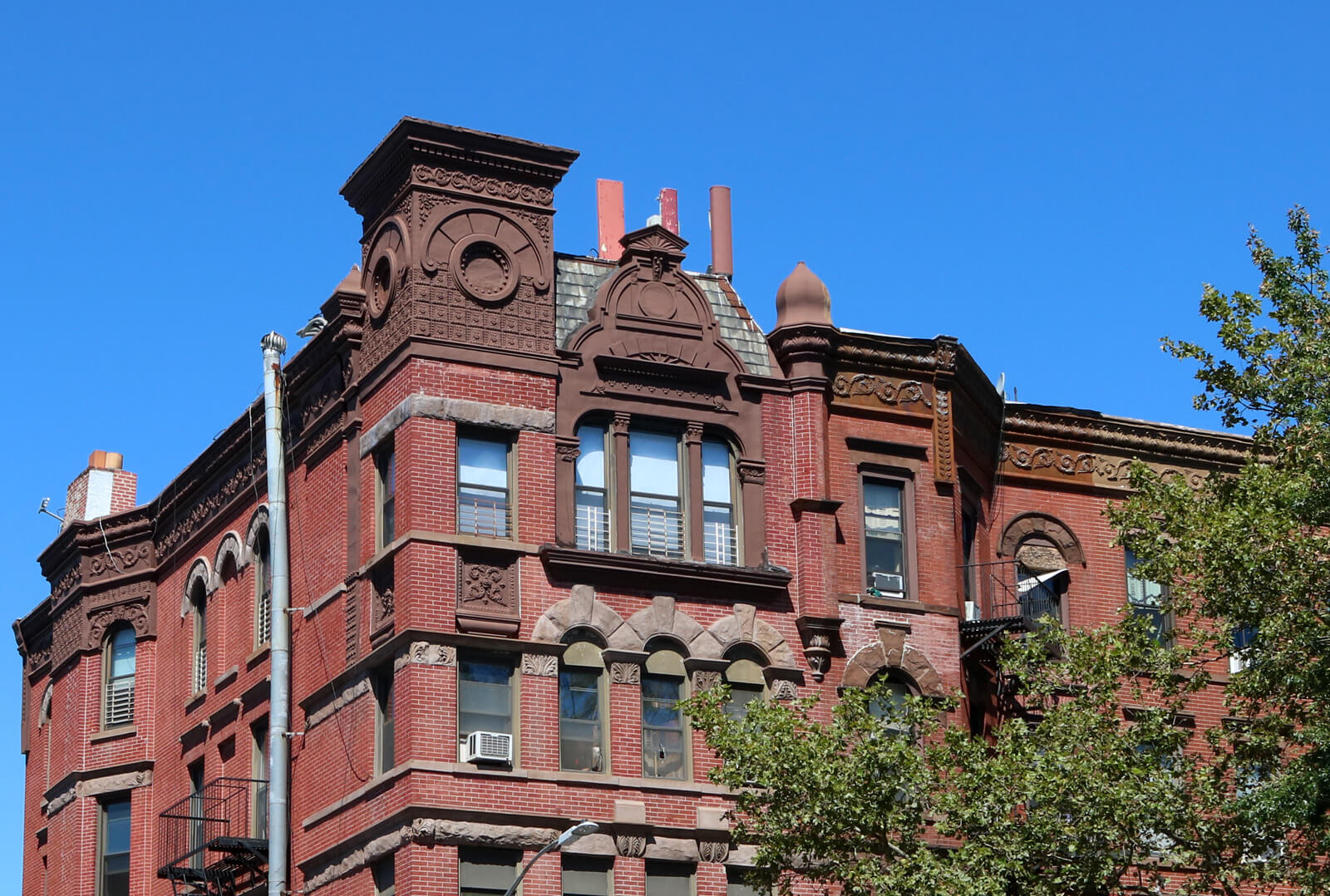 carroll-gardens-romanesque-queen-anne-534-henry-street