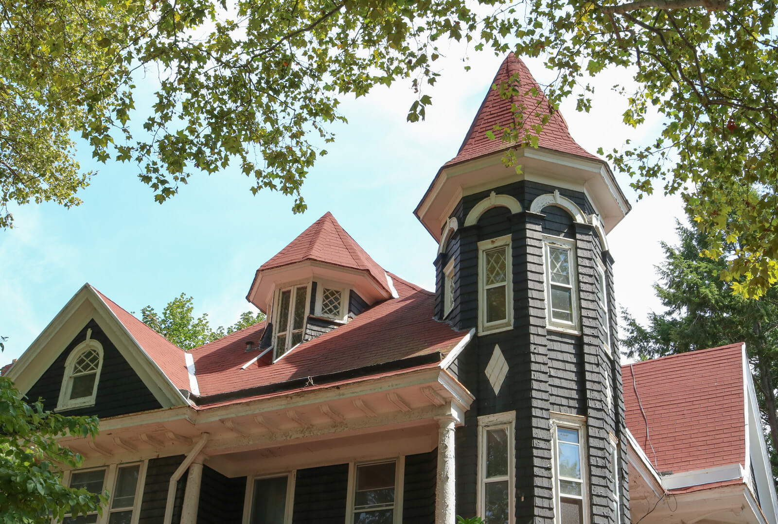 victorian-architecture-brooklyn-fisk-terrace-midwood-park-historic-district-677-east-17th-street