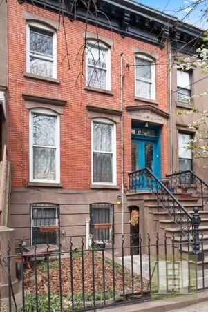 Brooklyn Apartments for Rent in Carroll Gardens at 542 Clinton Street