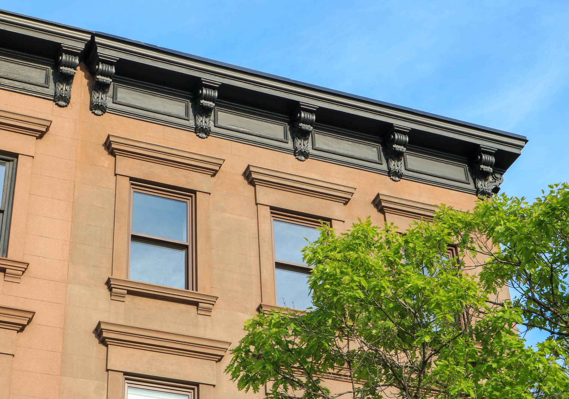 painting cornice brownstone