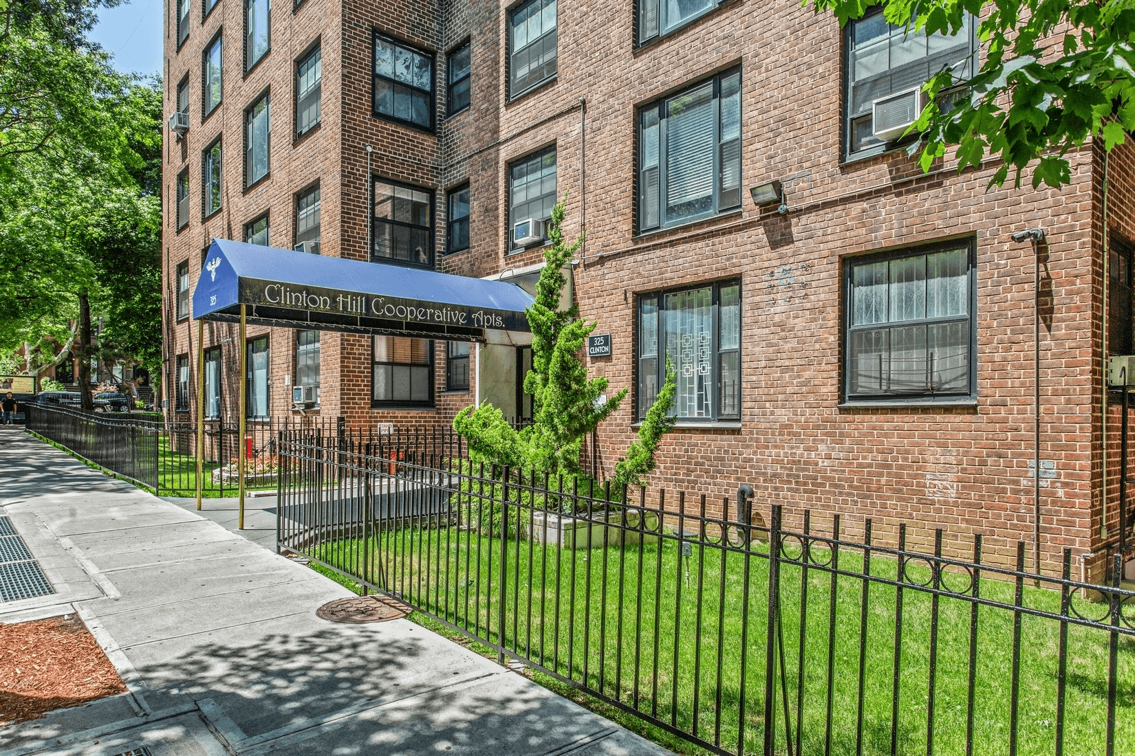 exterior 325 clinton avenue