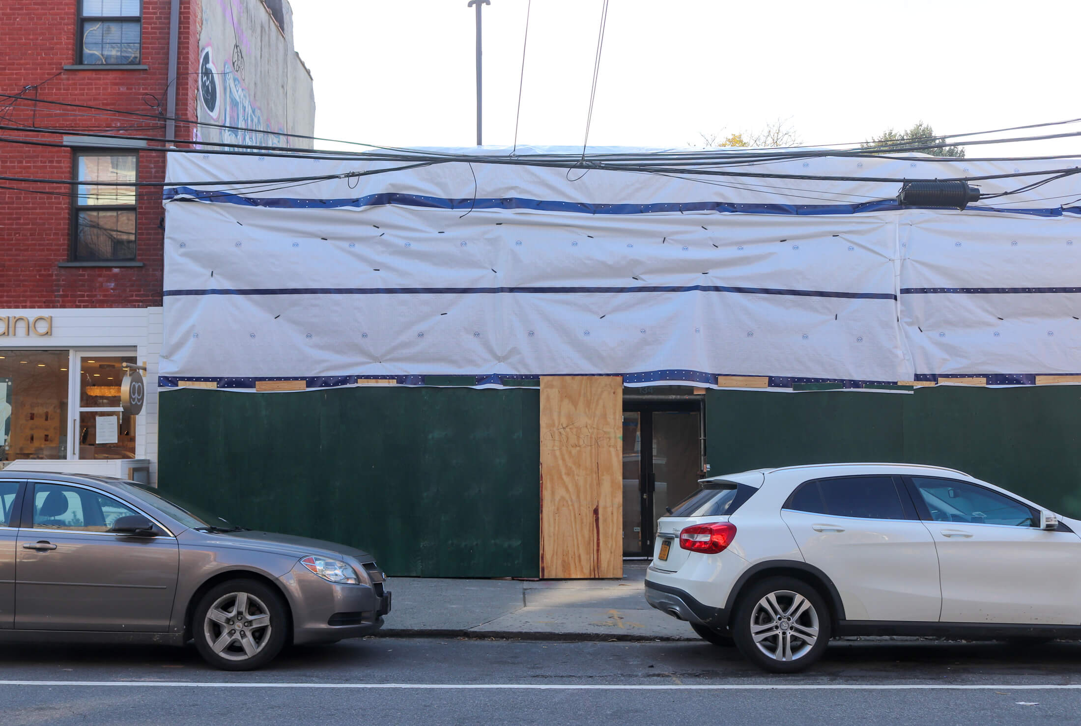 empty storefront williamsburg north 6th street