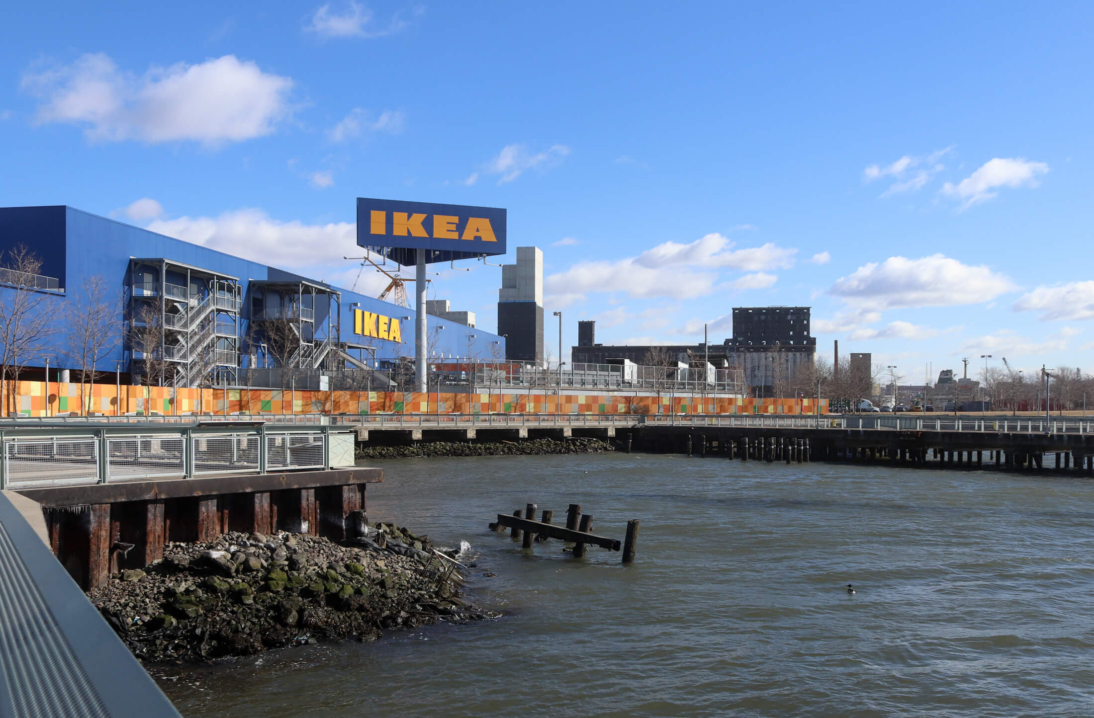 lastbil Sightseeing forsætlig The Gigantic Warehouse Rising Next to IKEA Tops Out in Red Hook |  Brownstoner