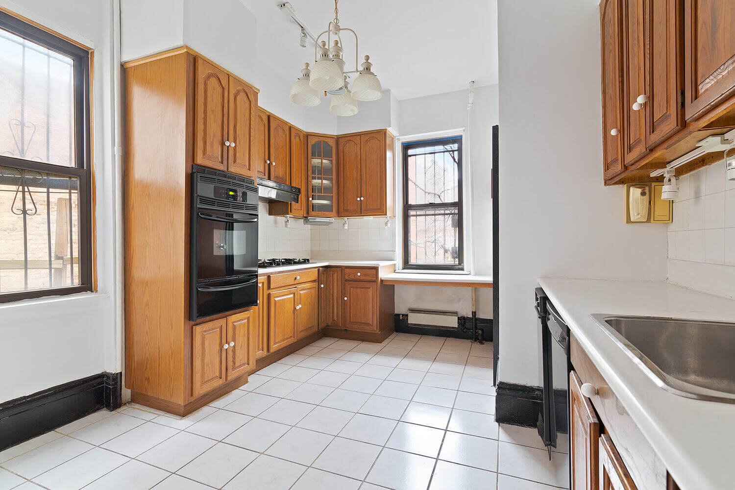 interior of 412 Stuyvesant avenue bed stuy brooklyn