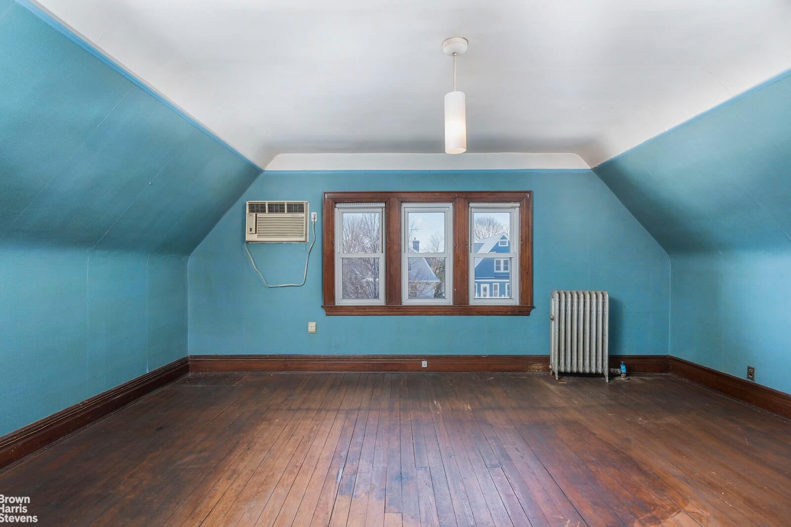 interior of 1049 east 17th street brooklyn