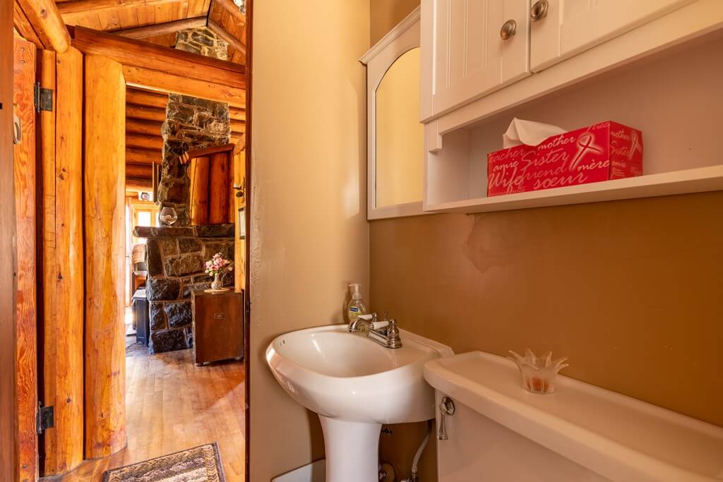 interior of cabin on knottingham road in ray brook ny