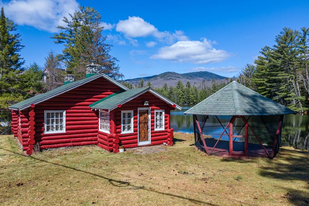exterior of cabin on knottingham road in ray brook ny