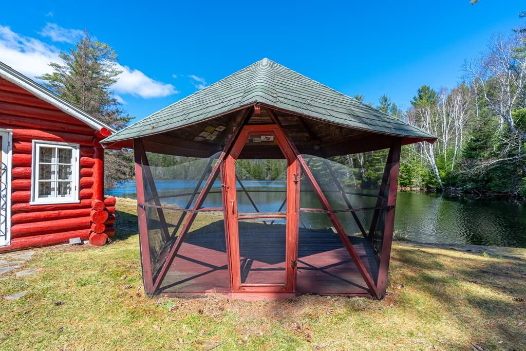 exterior of cabin on knottingham road in ray brook ny