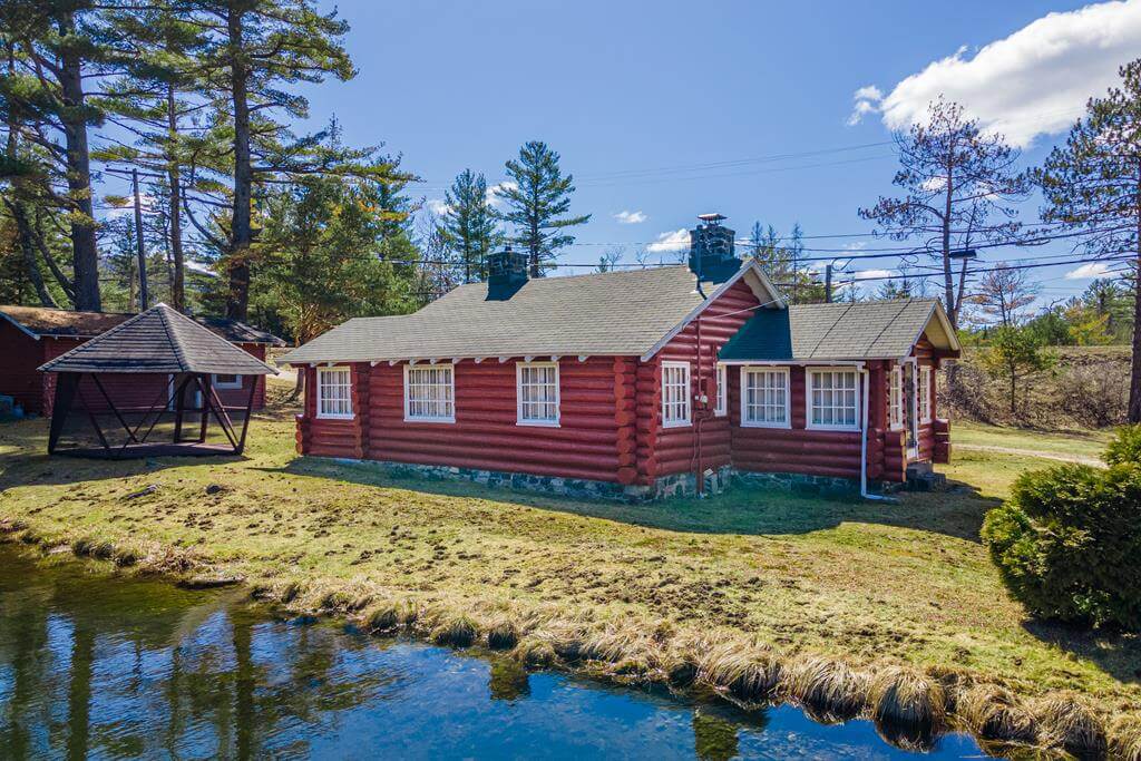 exterior of cabin on knottingham road in ray brook ny