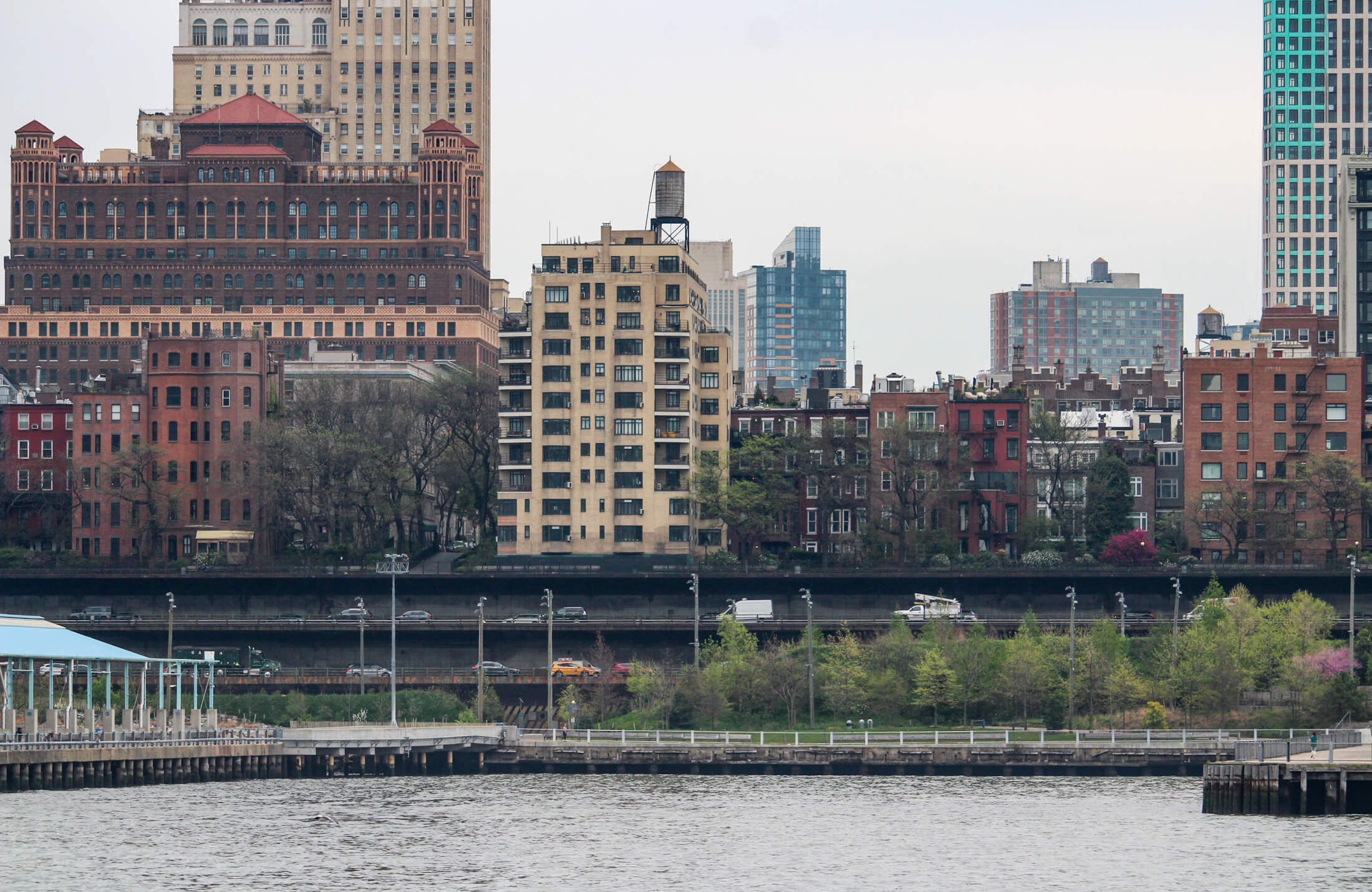 brooklyn heights waterfront showing bqe