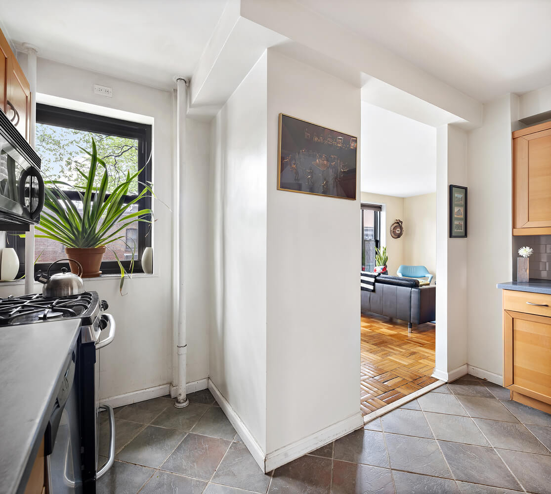 interior of 365 clinton avenue apt 2G in clinton avenue brooklyn