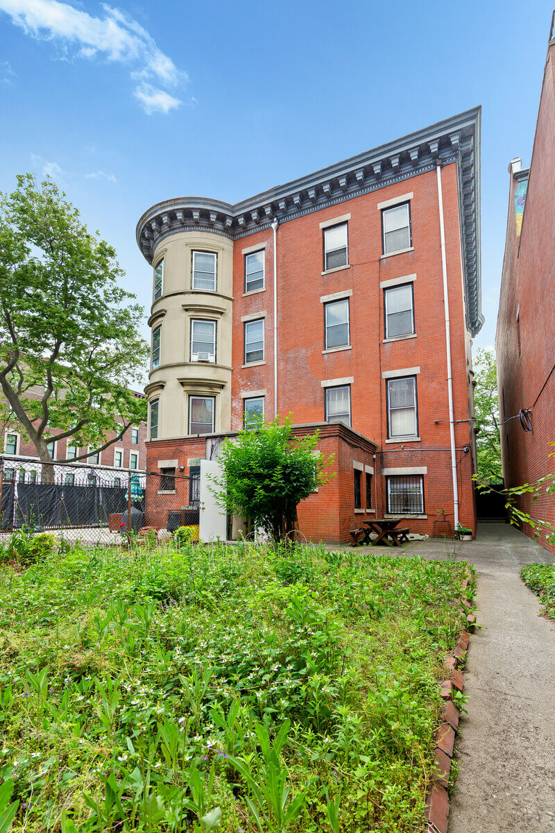 exterior of 903 st marks avenue in brooklyn